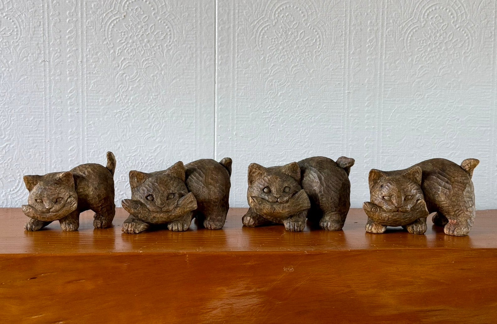 ネコノみやげ便り〜木彫りのねこ〜 | petel gallery